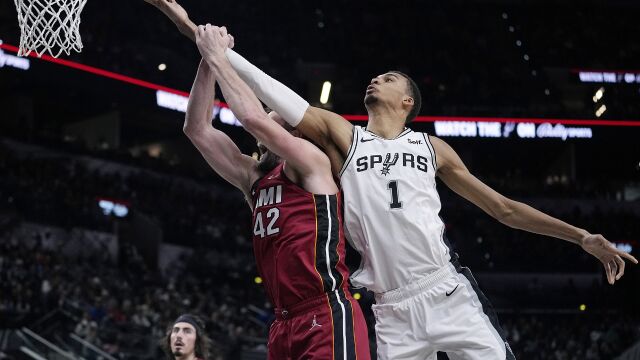 文班亚马vs热火集锦 砍下18+11怎奈无力回天