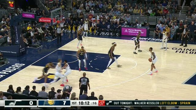 展示个人绝对能力！马尔卡宁篮下无视防守强起暴扣拿下2分