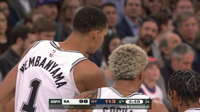 终于睡醒了！文班末节找回状态 强势摘板2+1打成