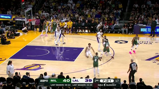 外线开火沉着冷静 利拉德无视防守命中雄鹿生涯运动战首球