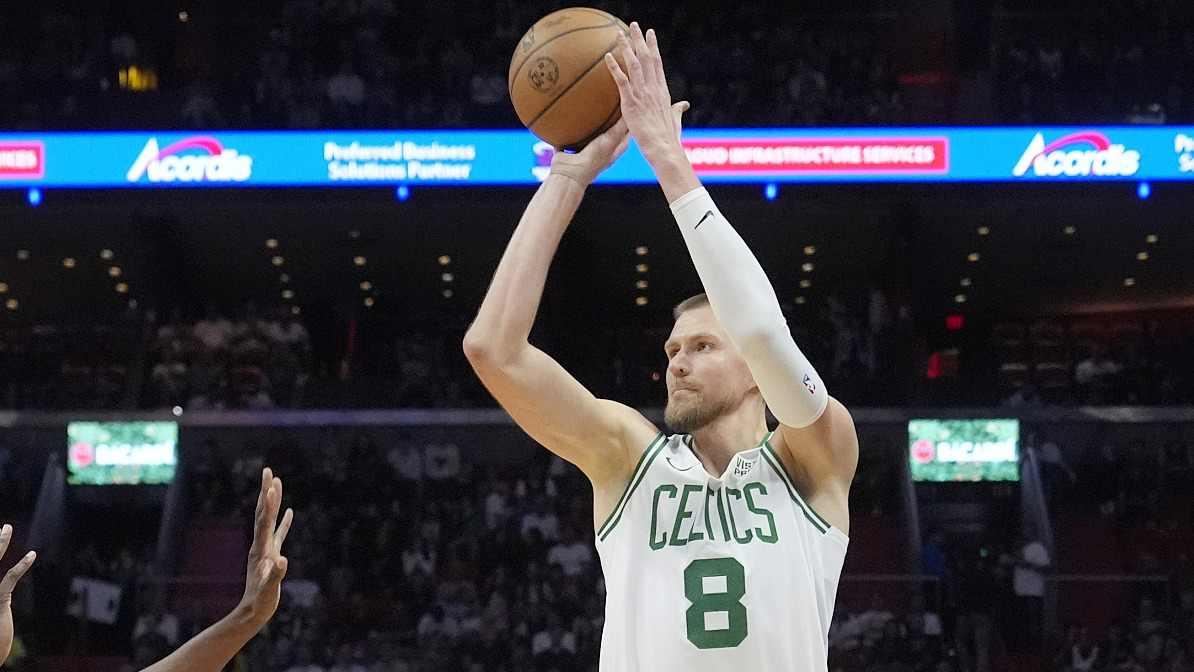 球星波尔津吉斯vs热火集锦独得19分意外崴脚幸无大碍