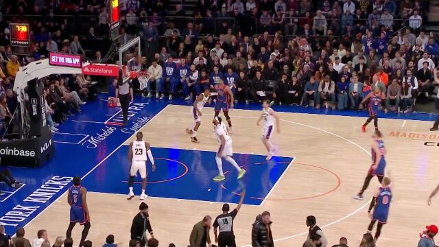 看拉塞尔怎么跟领导打球 快下首先想到给老詹喂