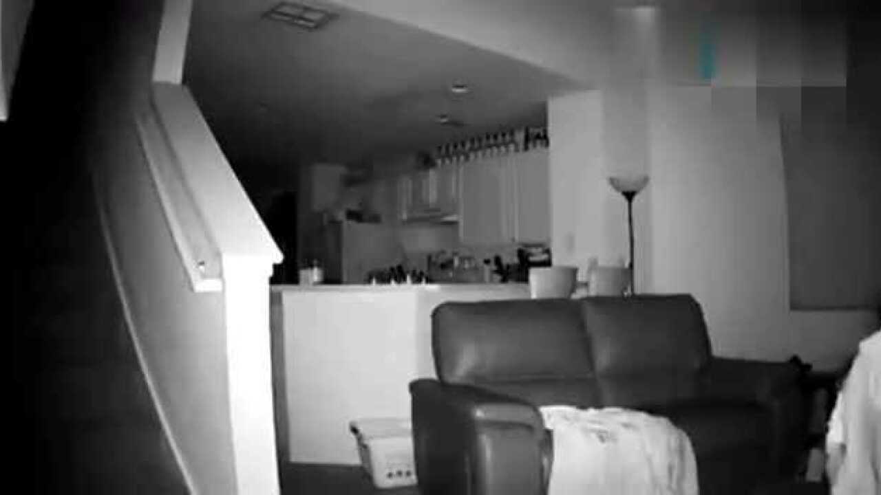 母亲在家装上监控夜间发现恐怖一幕_腾讯视频