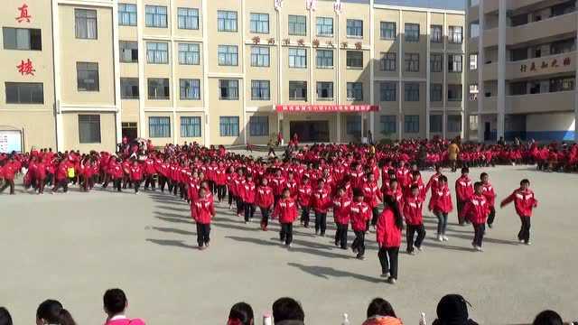 黔西县第七小学五2班武术操雄鹰展翅展示