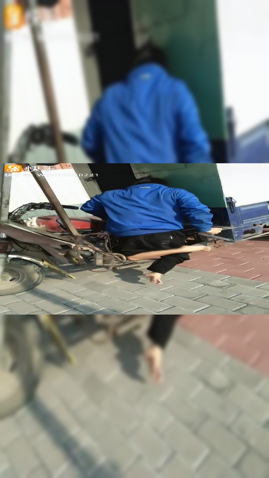 看看坚强的残疾人没有双脚脚是怎么开车的