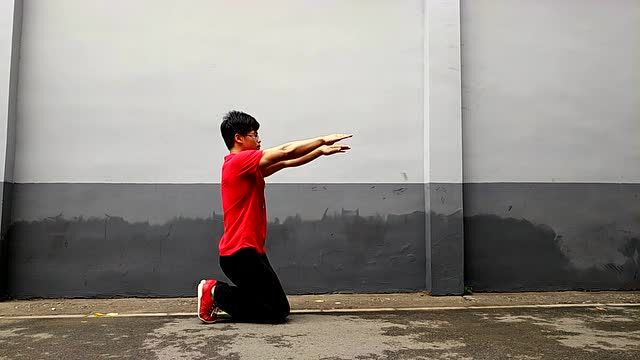 跪姿挺身跳大囚