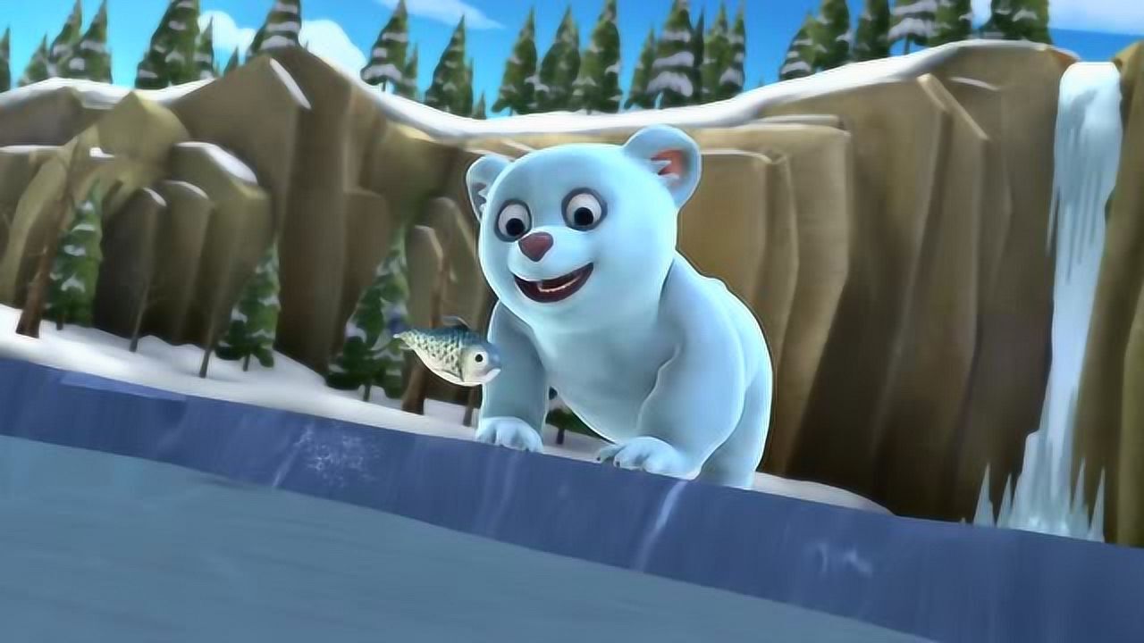 小北极熊不慎掉入冰窟窿了幸亏光头强抢救及时