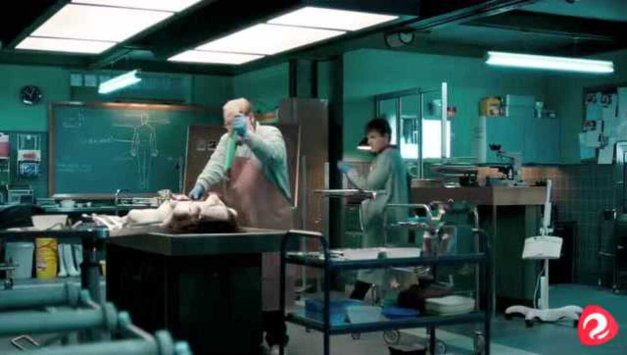 验尸官解剖女尸最后发现女尸没有死！结果出人意料！_腾讯视频