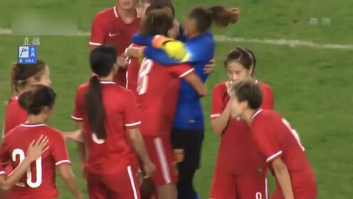 最后1秒！中国女足绝平赛后：日本球员哭了！中国球迷疯狂庆祝
