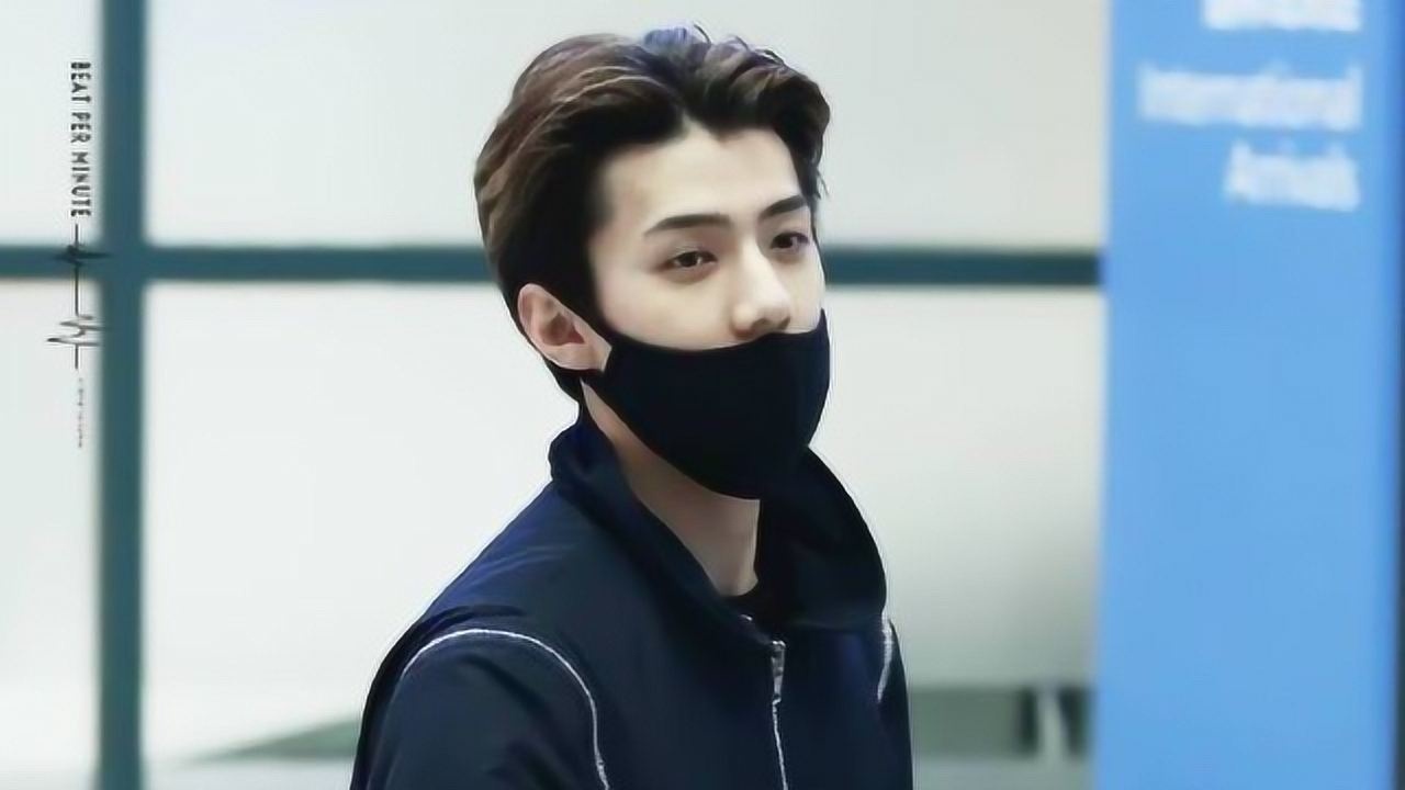 揭秘带你走进吴世勋如何淡定调整戴反了的口罩