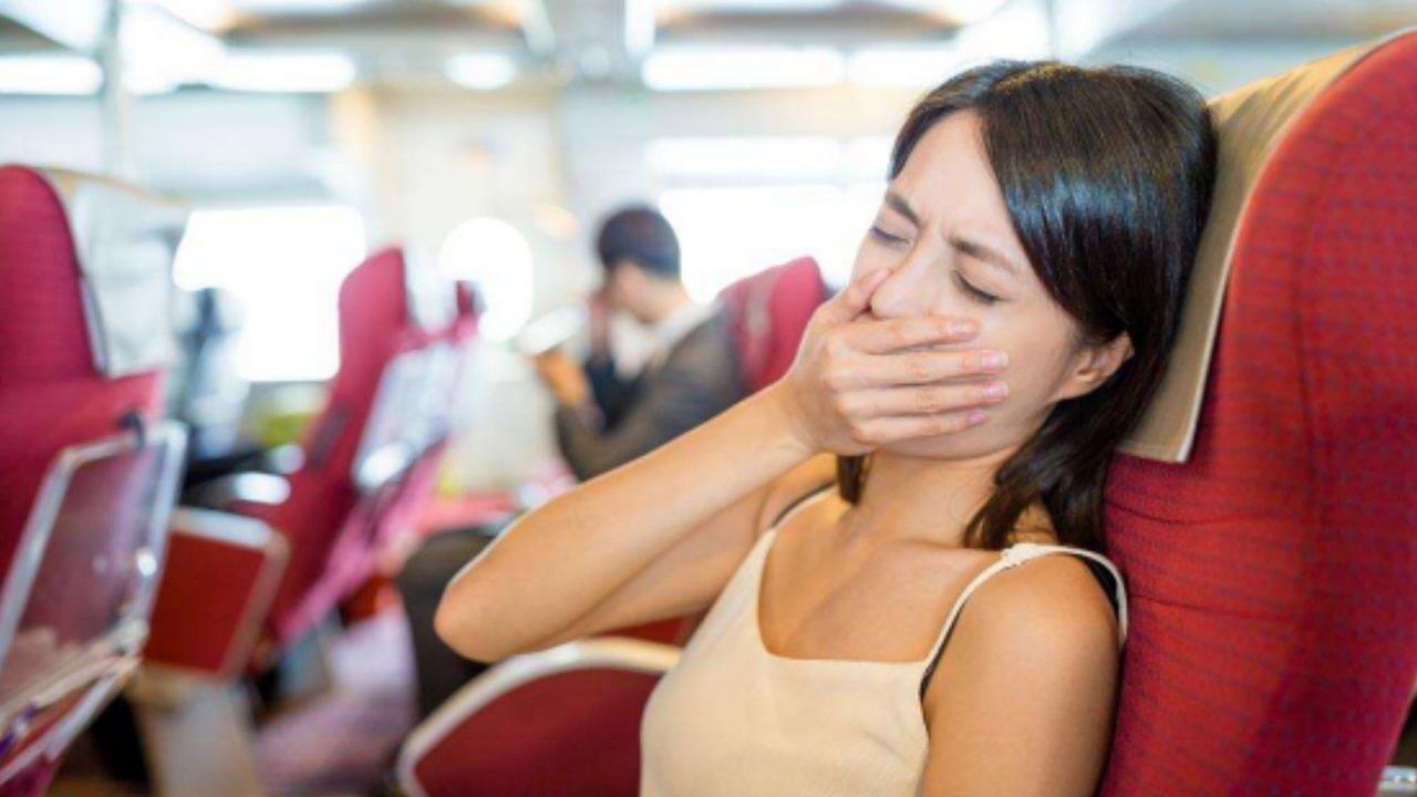 坐车晕车怎么办?教你一招,1分钟解决晕车问题