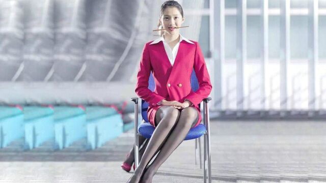 鹿晗正牌女友关晓彤空姐制服逆天黑丝大长腿美得不要不要的