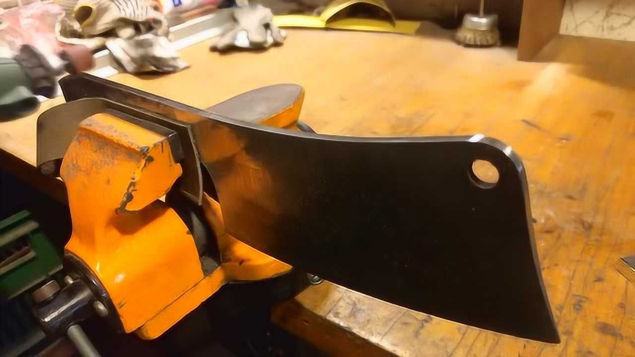 牛人一把破旧的菜刀在大师手里变得锋利无比