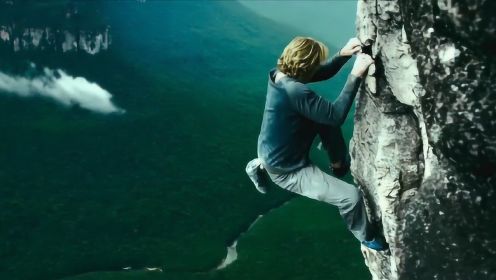 一部极限运动的电影，耗时3年拍完，无绳索攀岩吓得两腿发软