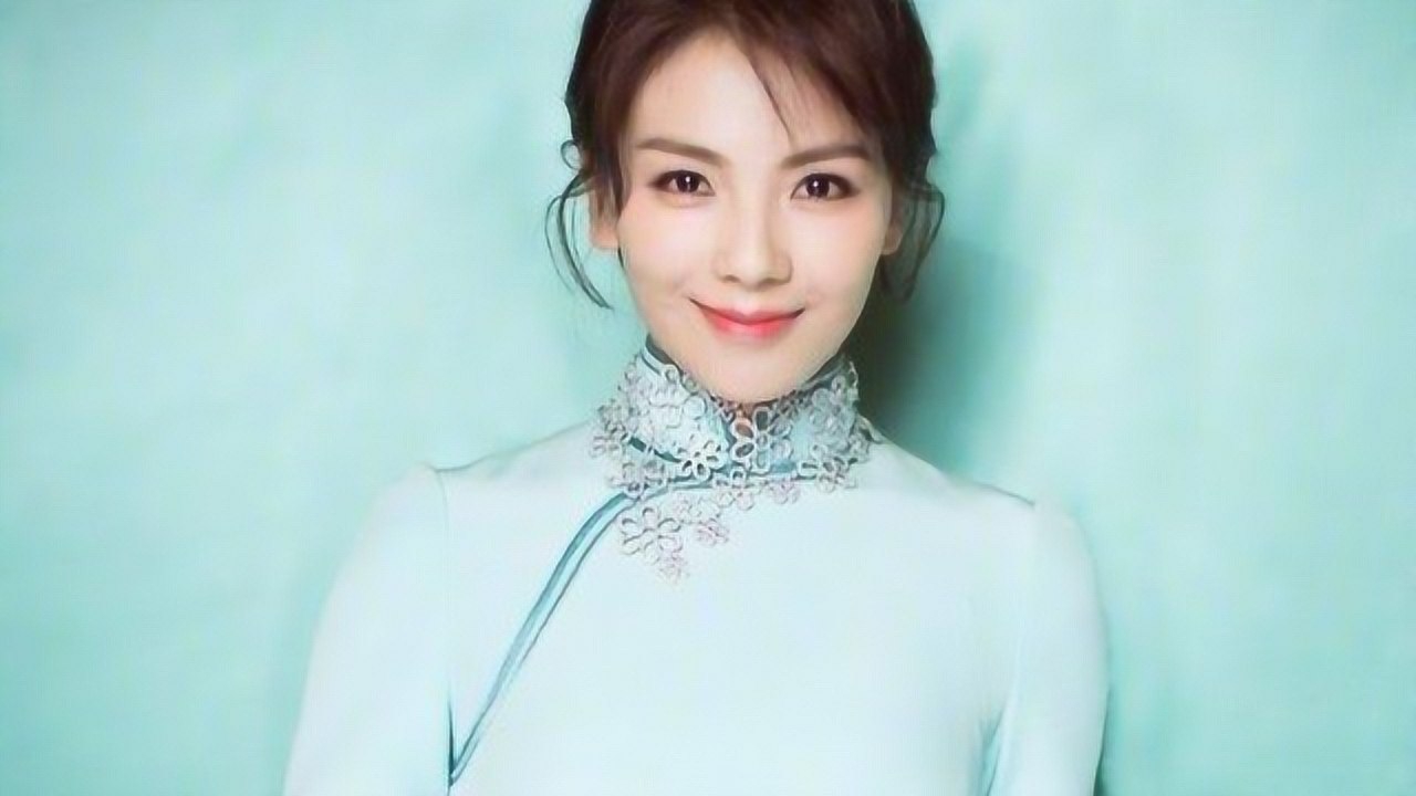 刘涛发旗袍照,网友:清新脱俗的美,朦胧又不失韵味