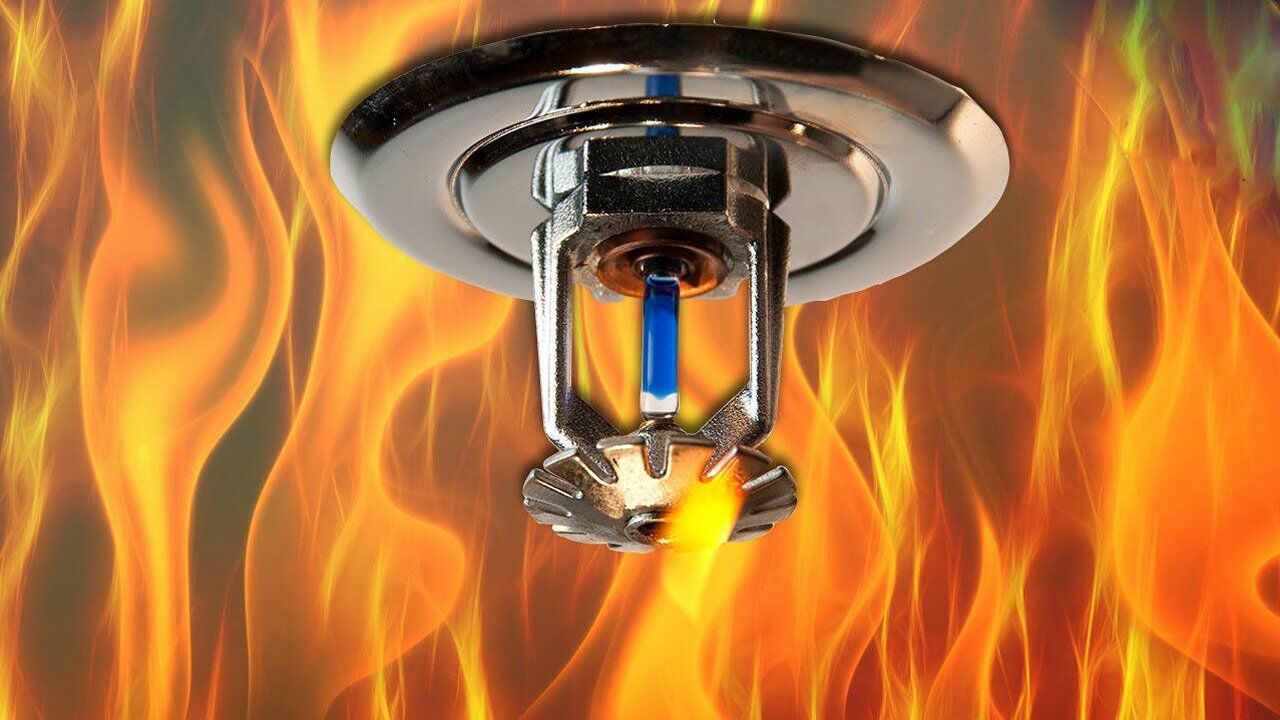 大楼酒店屋顶必装的消防喷淋器啥原理?别等要救命时还没整明白!