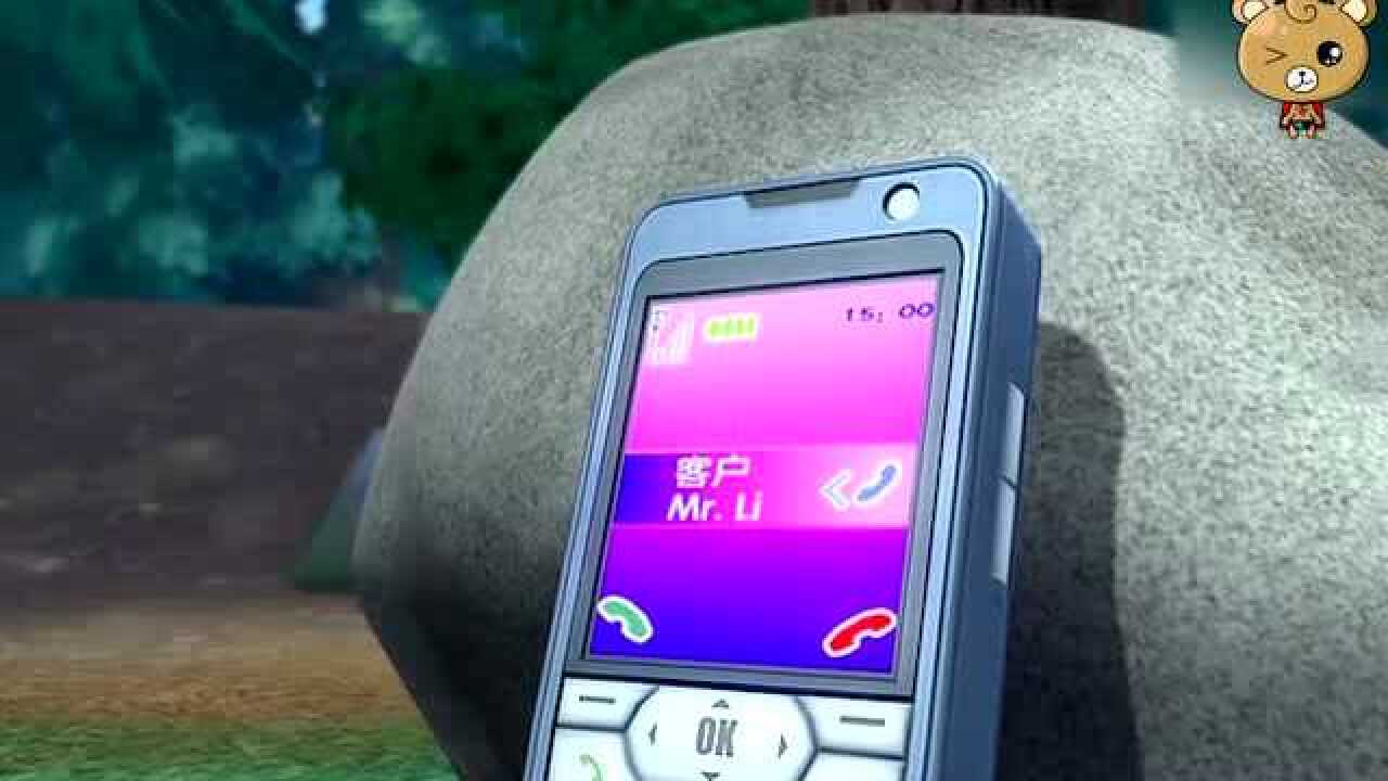 熊出没1光头强在树林里手机突然响了起来