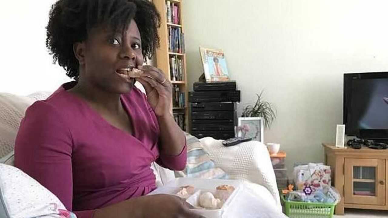 女子吃土上瘾,甚至辞去工作上网卖土,年入28万_高清