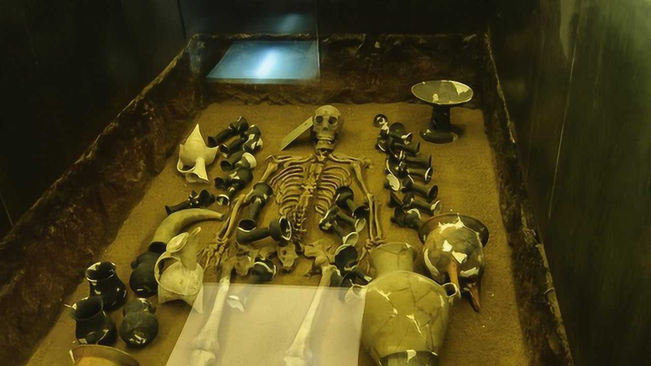 诸葛亮墓被挖出千年前向南走绳断即埋是幌子墓中设施轰动考古界