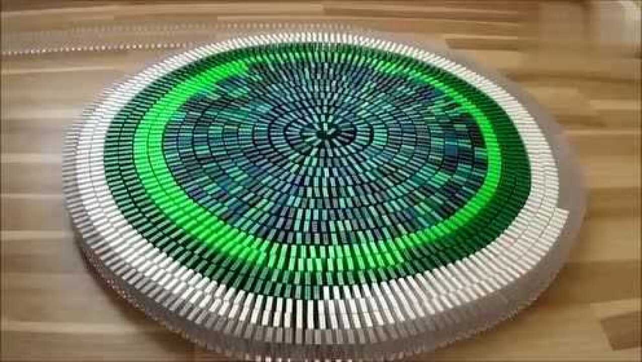 1000块圆形多米诺骨牌一刹那倒塌看到最后不头晕才是勇士