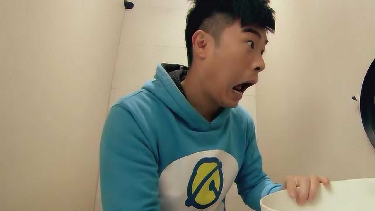 爱情公寓4:曾小贤上厕所竟然没有带纸!