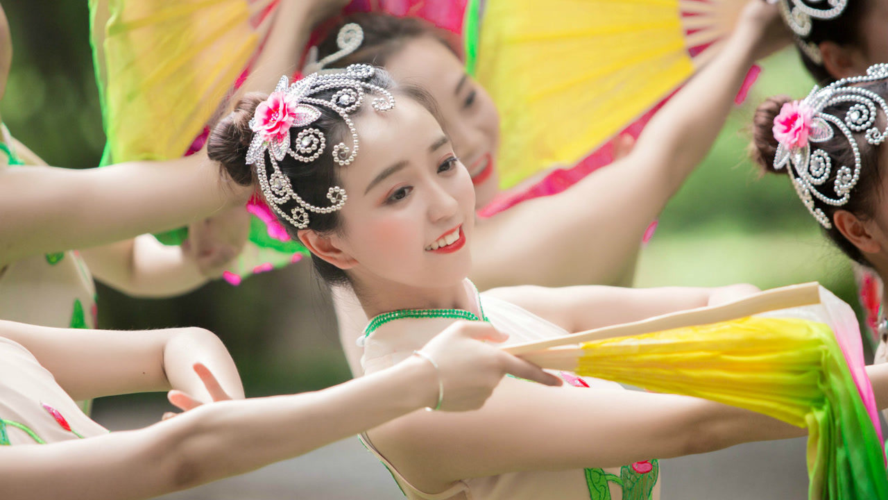 重试广告唯美扇子舞《咏荷》,清新雅致2018年6月25日发布单色舞蹈15
