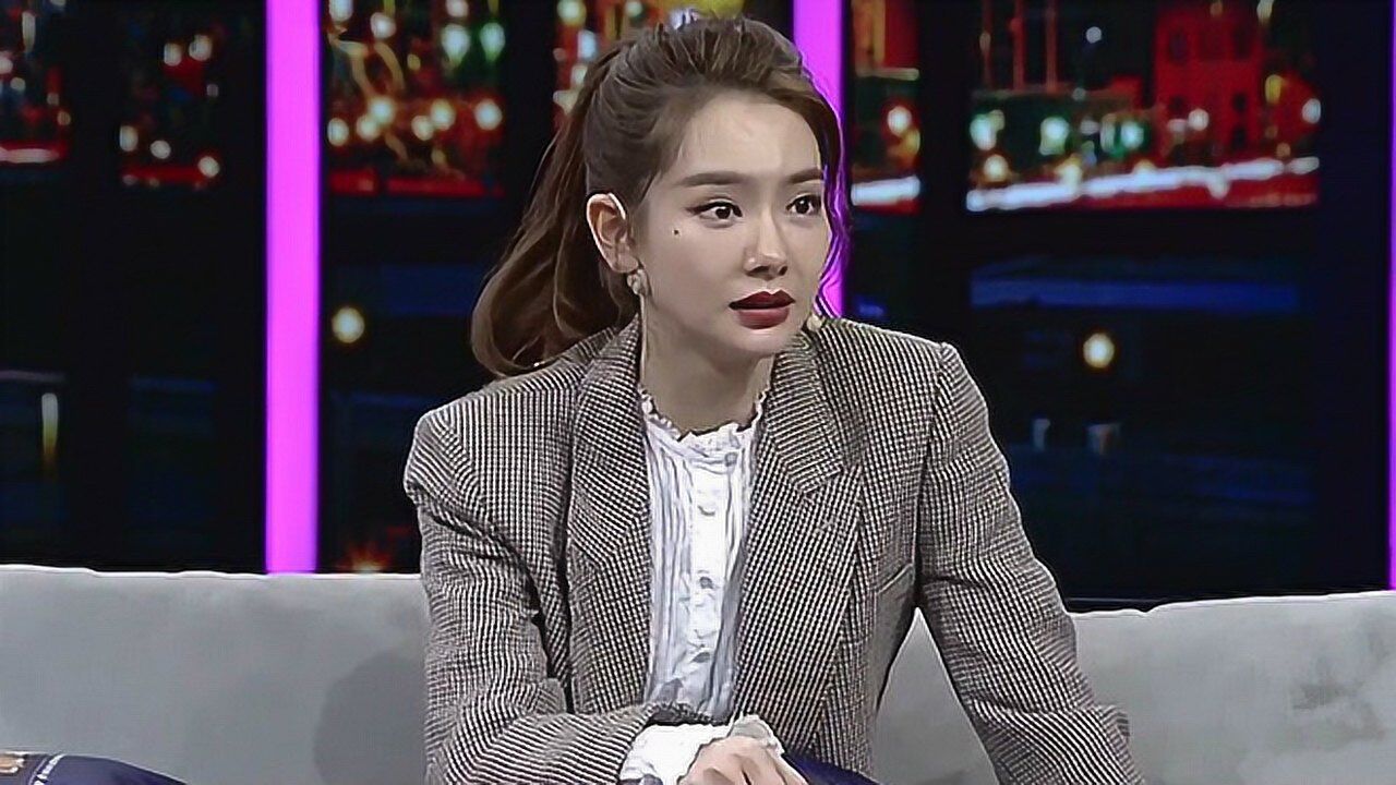 戚薇曾被打脸坚决不嫁外国人,现在都有了baby,主持人笑了!