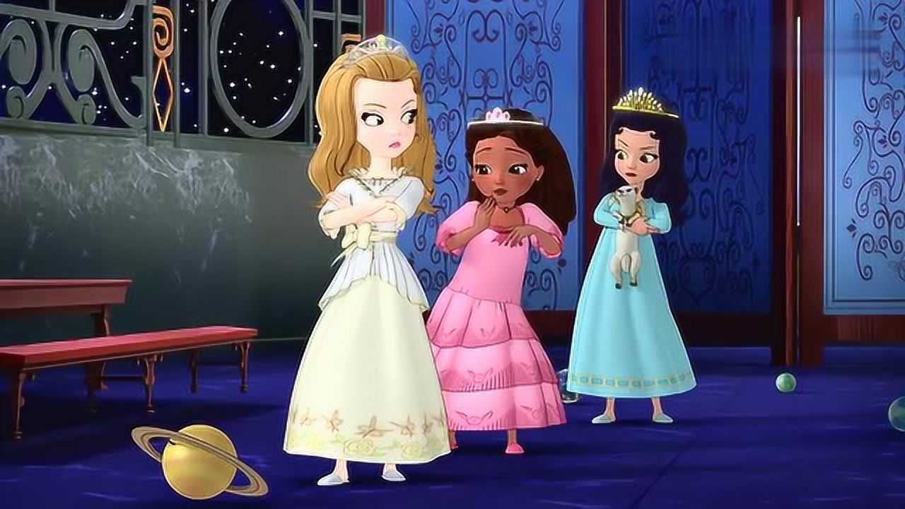 小公主苏非亚苏菲亚和朋友们都带上了皇冠真的好漂亮