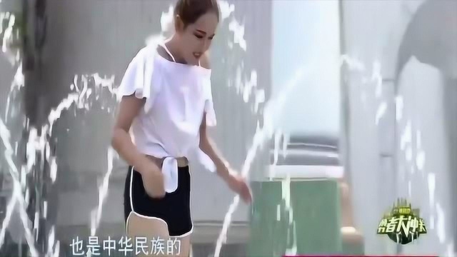 美女闯关喜欢低头弯腰,摄影大哥记录下来了