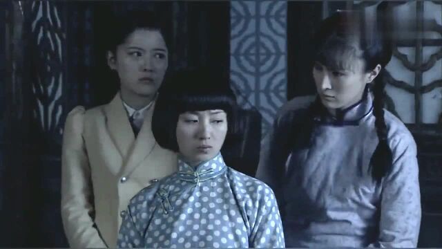 团长抓到一群日本女人,逼她们脱掉和服,让姐妹们换上