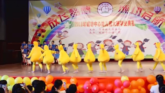 幼儿园可爱的小朋友表演的的新《学堂歌》