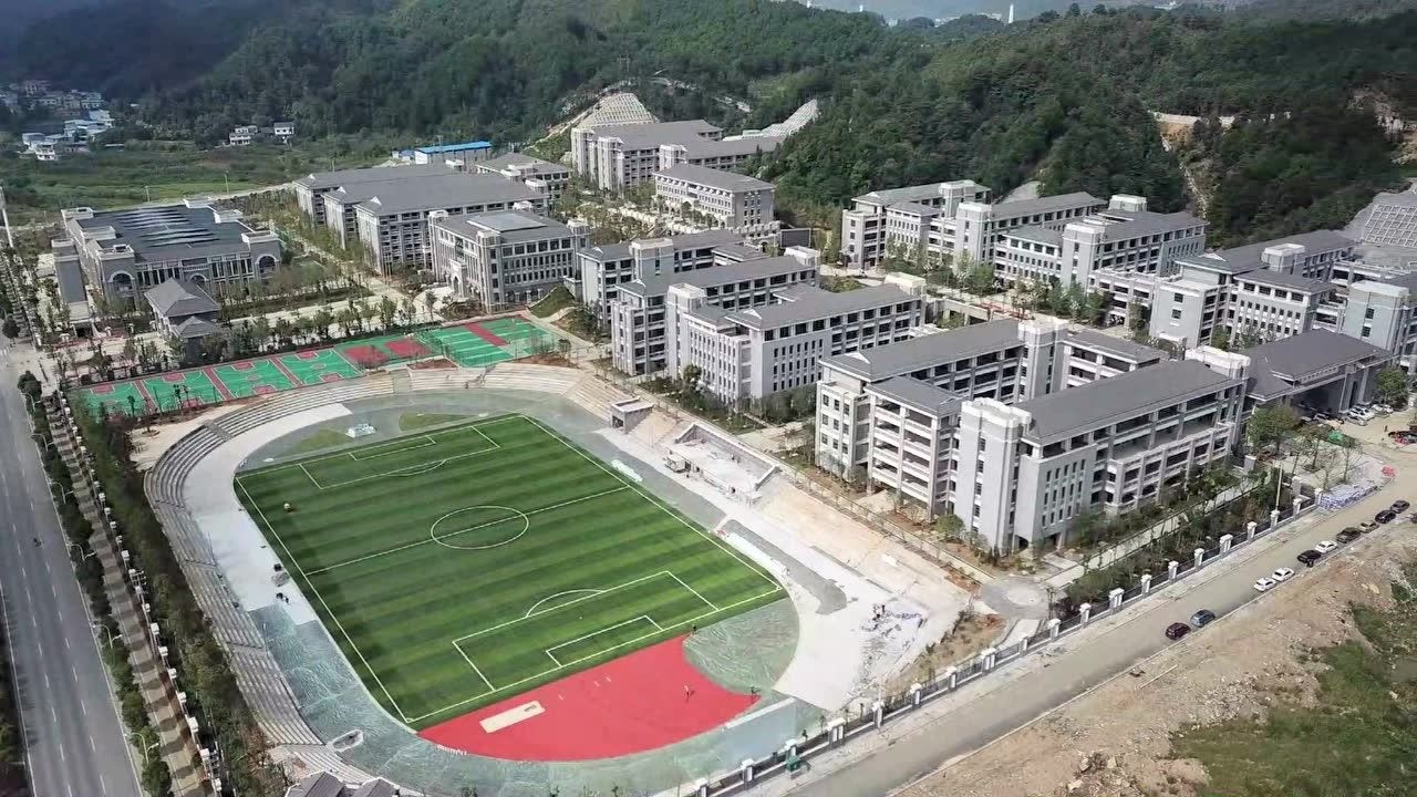 航拍遵义市第二十二中学