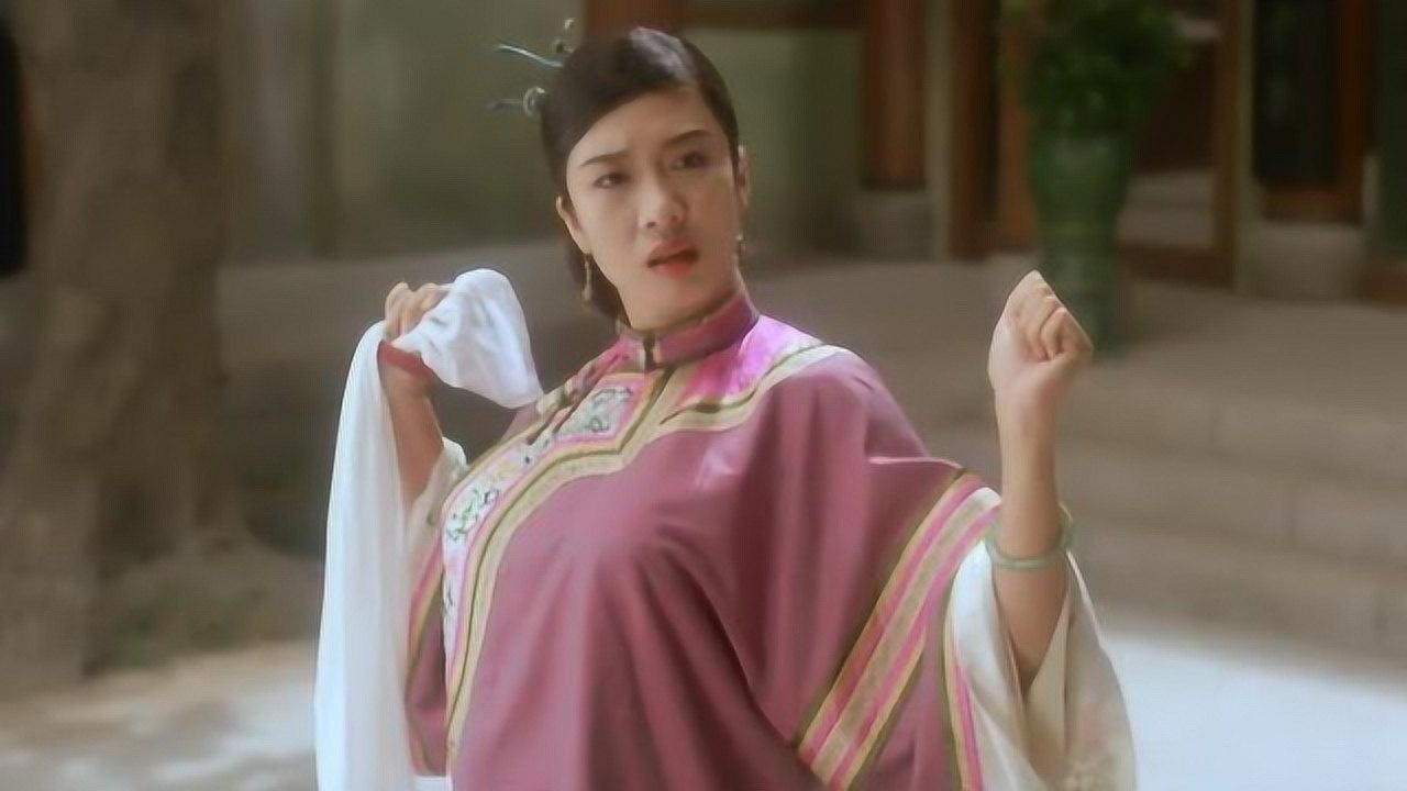 审死官周星驰给梅艳芳按摩梅艳芳太过舒坦苦的却是星爷