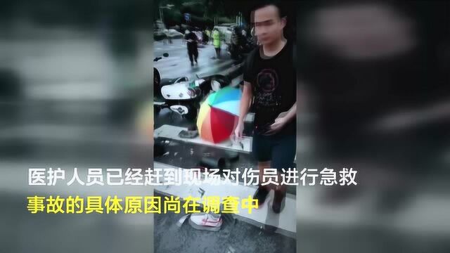 南宁桃源路发生严重车祸 现场多人受伤倒地