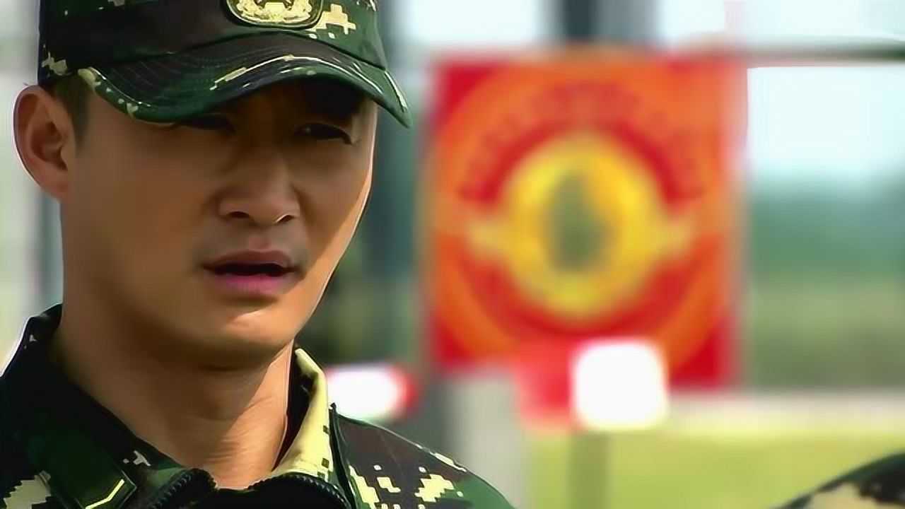 何晨光厉害了直接从列兵跳到中尉军衔