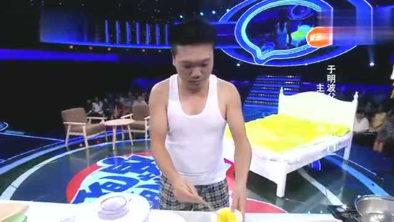 小正太当众脱裤子，小萝莉们害羞忙捂脸，这么“可爱”的吗？_高清