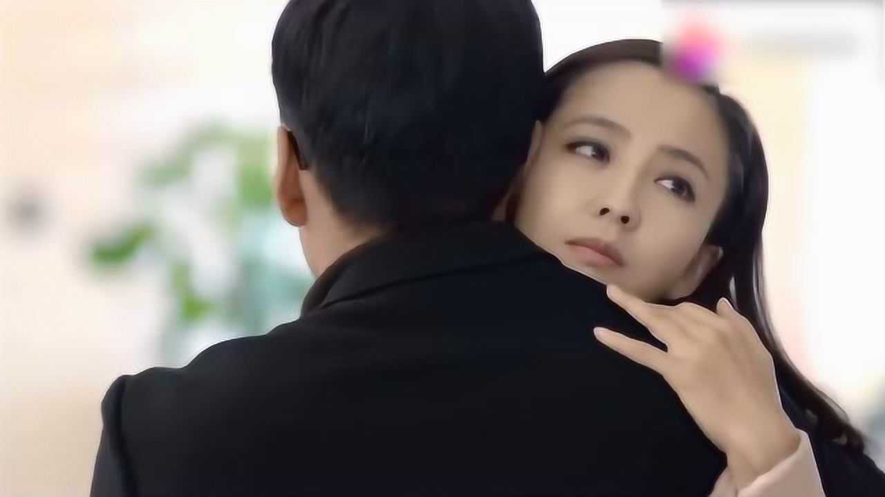 产科医生:肖程赶到了医院,何晶冲上前与他抱在了一起