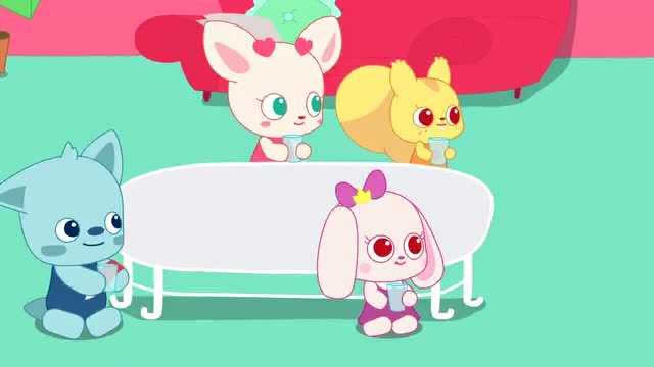 小鹿杏仁儿杏仁儿决定把西瓜做成果汁喝大家都开心极了