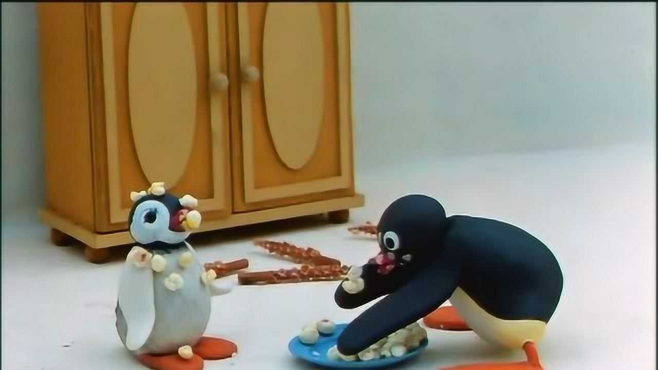 企鹅家族:pingu和妹妹必须赶在爸爸妈妈回来之前把爆米花吃完