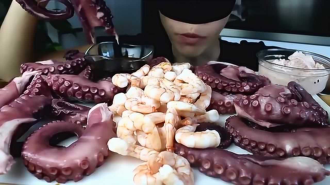 吃播:美女吃章鱼和虾,吃得好香