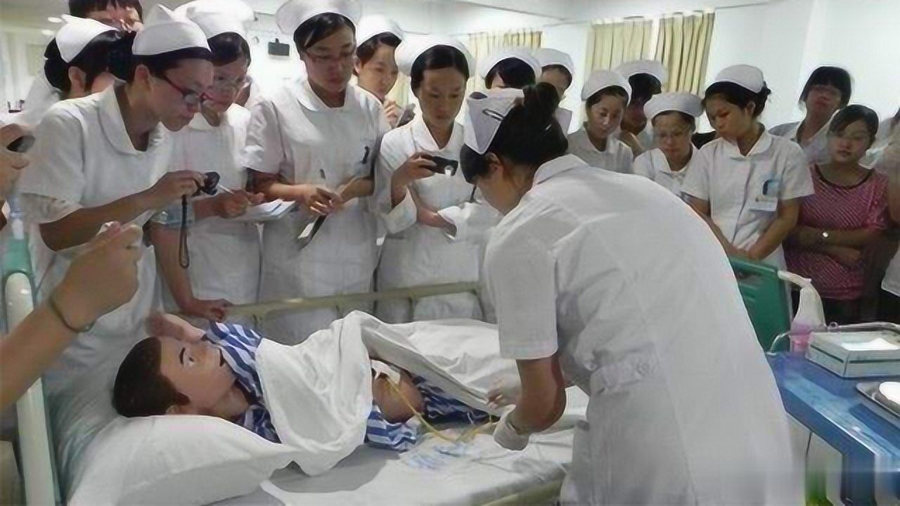 面对男病人的私人部位女护士到底尴不尴尬看完大开眼界