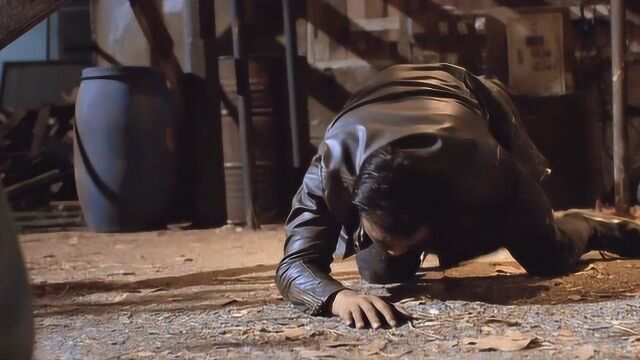 轰天抢救:在托尼与人对打时,卡西迪还在与敌人枪战