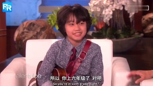 音乐小达人冯羿表演尤克里里