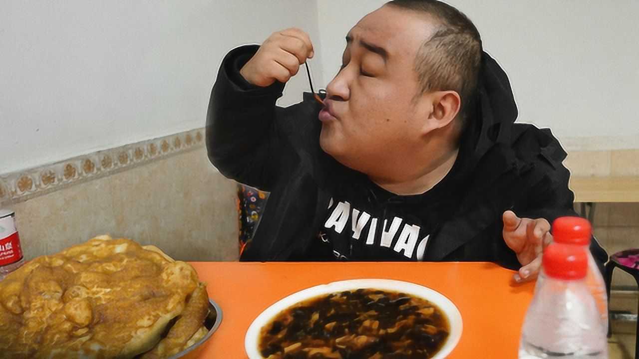 吃货请闭眼老白app内打开1万02:08男孩出生自带黄金马甲,妈妈却将他