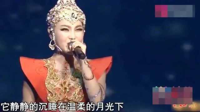 乌兰图雅现场演唱《蒙古之花》太好听了!大裙子更抢眼