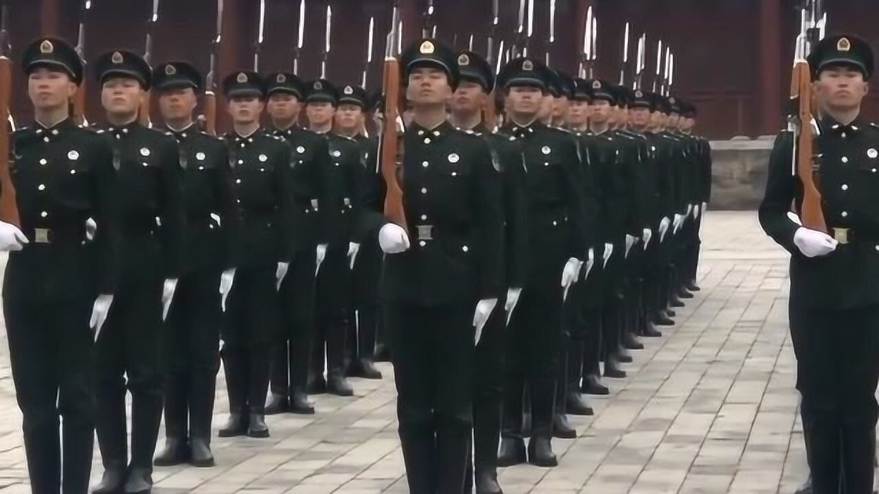三军仪仗队练习托枪，几个步骤的动作全一致，看着真帅！_高清1080P在线观看平台_腾讯视频