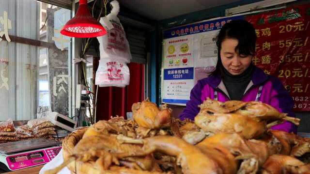 平顶山这家二十多年的烧鸡店圈粉无数~腾讯视频}