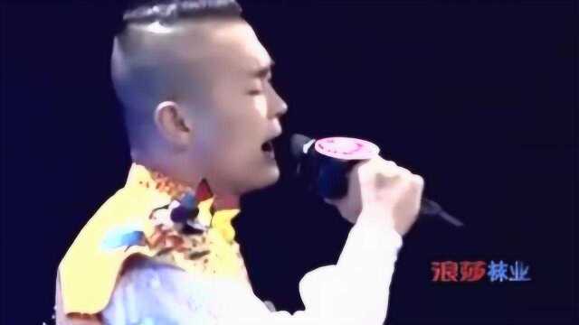 小伙演唱《红蝴蝶飞了》声声呼唤妹妹快回来噢,听哭了