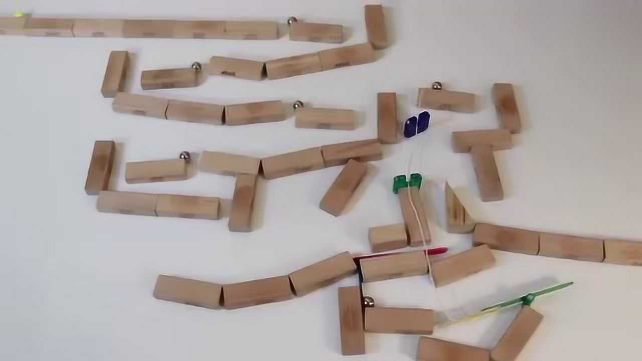 今天被这个视频治愈了超牛的小球联动装置结果很甜