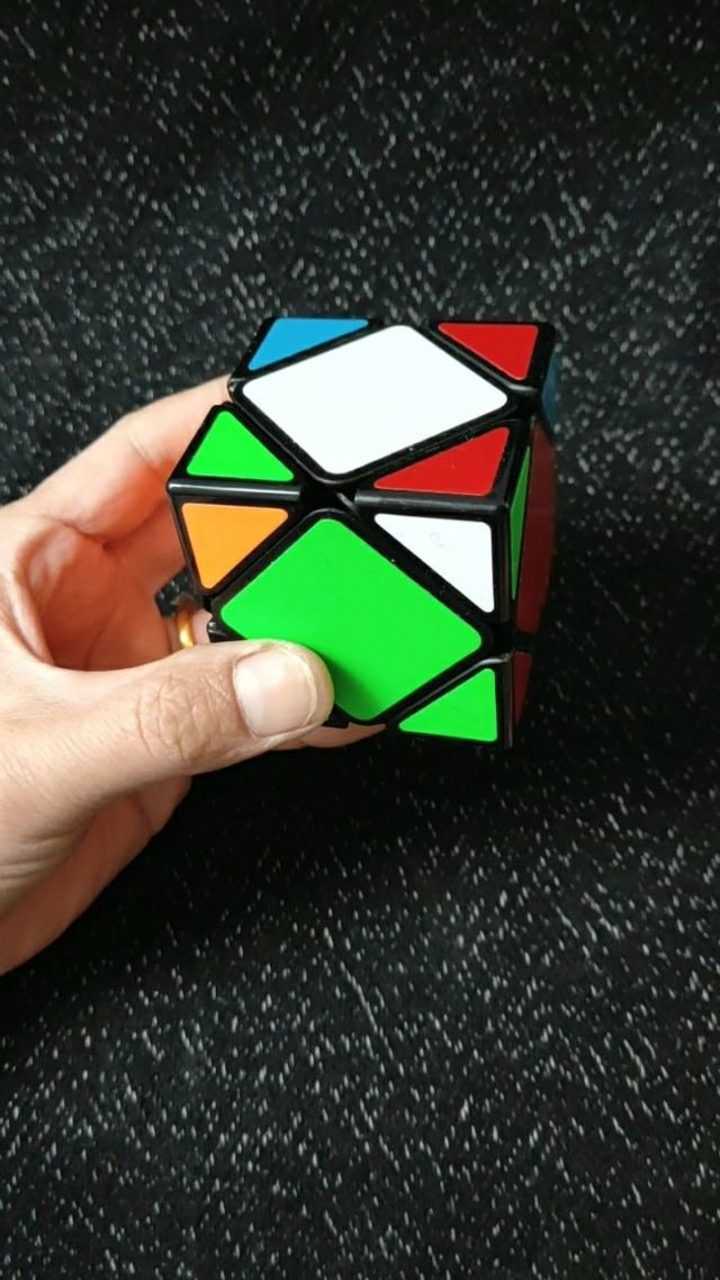 斜转魔方只能转动每个角块.